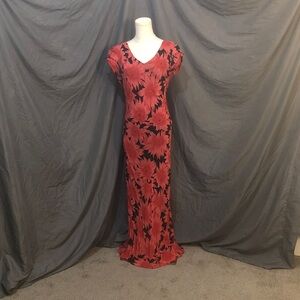 Chic Floral Maxi Dress in Red and Black